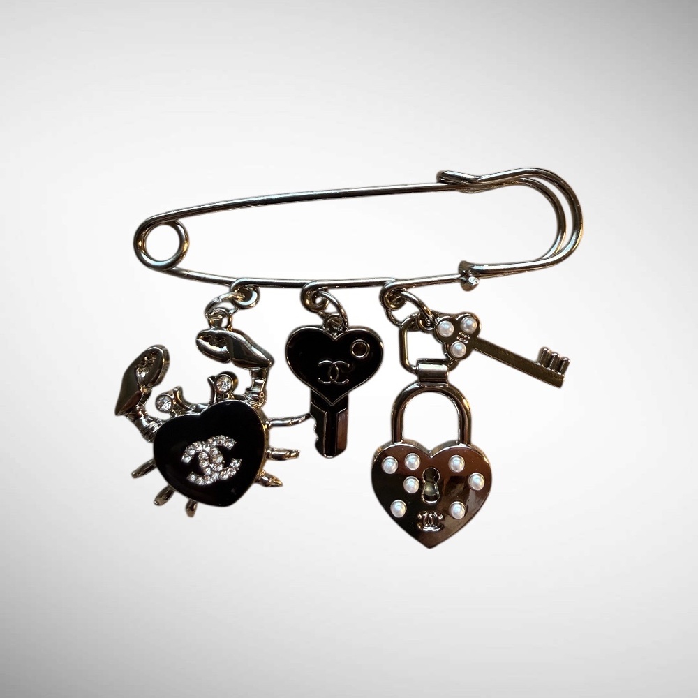 ♥️Silver Pin w/Charms Lock/Key, Crab, Key Handmade